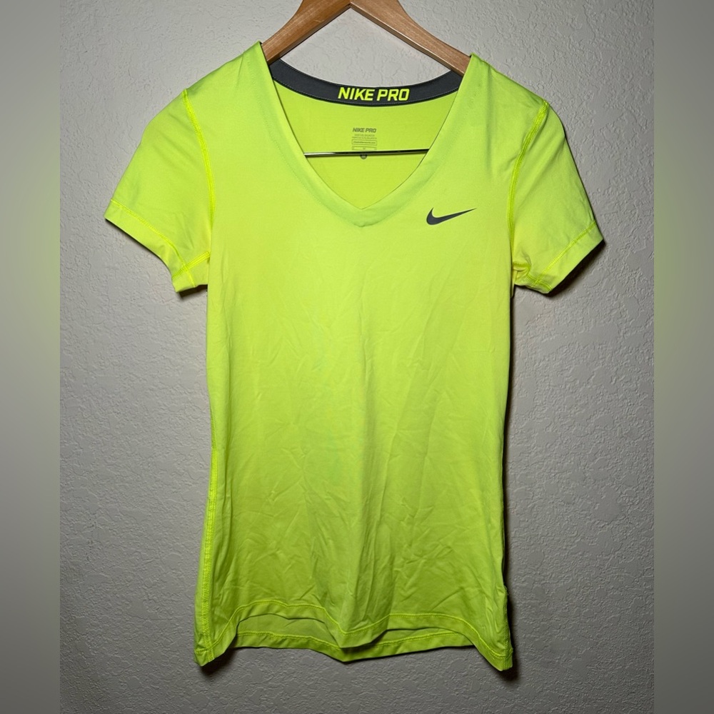 Women’s Nike Pro drifit shirt